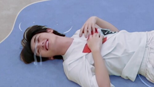 丁程鑫捉迷藏找人碎碎念 反被吴泽林吓到倒地