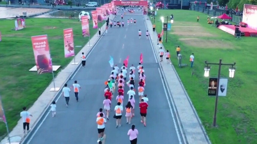 邵阳北塔：“双心鹊桥”方阵浪漫开跑 全城热“练”为爱奔赴