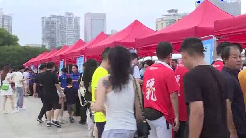 风风火火战湘超 连线记者冯亚超：湘超揭幕在即 球迷火热齐聚