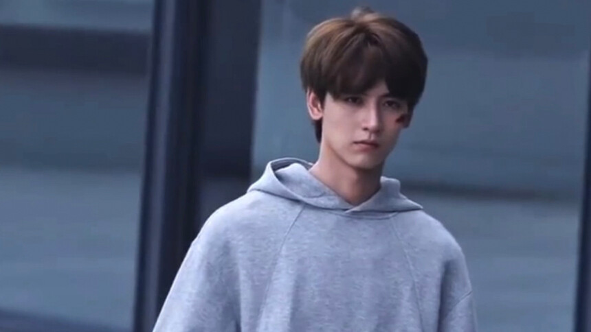 黄俊捷《加油特种兵》新造型路透 休闲风适配度拉满