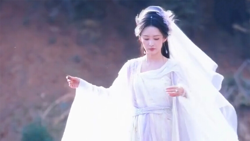 李沁《咸鱼飞升》白衣造型 尽显清冷气质