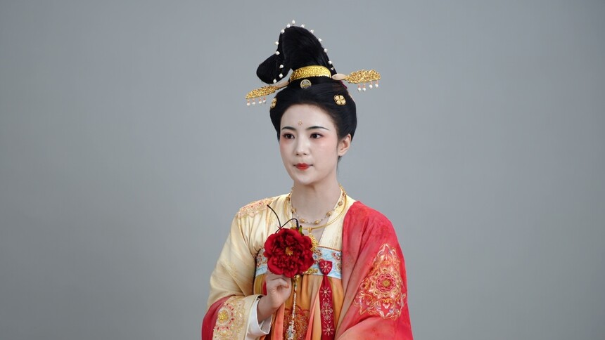 《国色芳华》会员快乐续摊企划：张雅钦在角色中“历劫”？