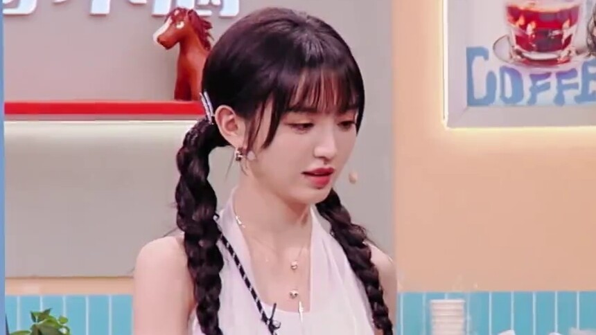 田曦薇好六街闯进补刀赛道 蛐蛐范世錡外加“赏”闫佩伦个贴纸