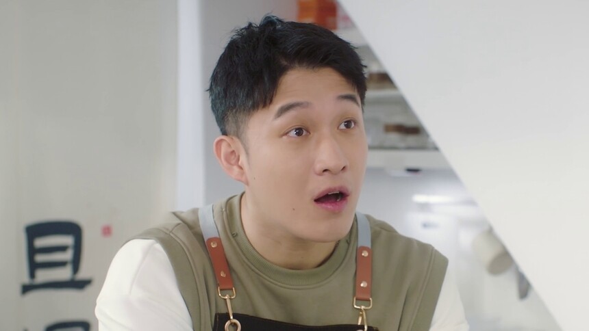 冷战两年前男友求复合，胡非吃飞醋强忍怒火