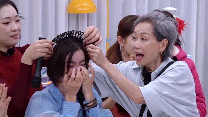 姐姐们为李晟准备生日惊喜