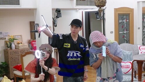 备战小考欢乐多 龚俊锐评张雅琪拍摄“疯狂运镜”