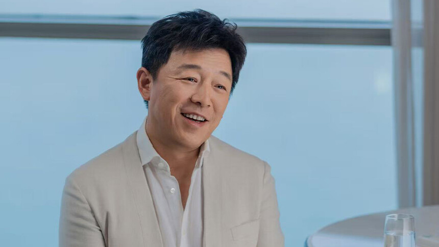 黄渤投身公益活动 畅聊艺术与公益结合