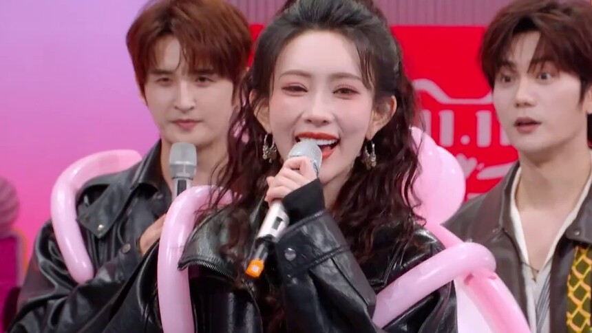 孟子义秒答张智霖代表作 孟子义嘚瑟小表情太萌了