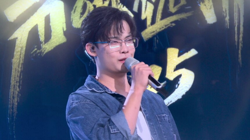 余笛调侃李龙光在自己的声音里迷失了