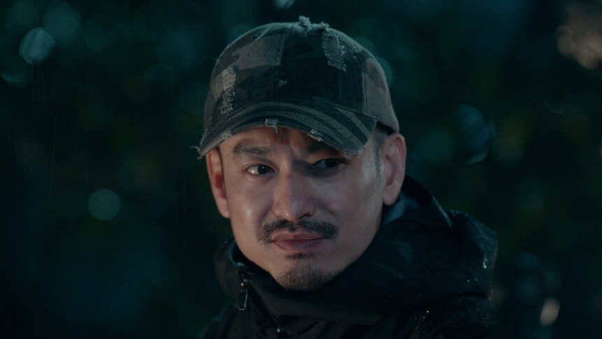 陈汉生程勇雨中谈心