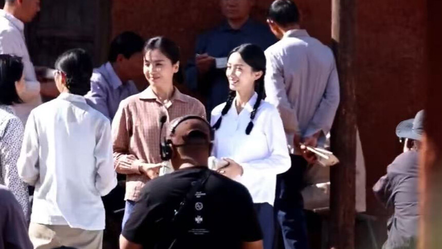 周也刘涛《红舞鞋》路透曝光 麻花辫造型演绎温情母女