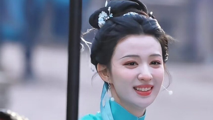 王楚然《明月录》片场新路透 清冷温婉气质出众