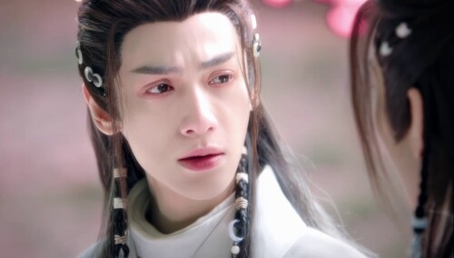 罗云熙片场清唱“爱的回归线”