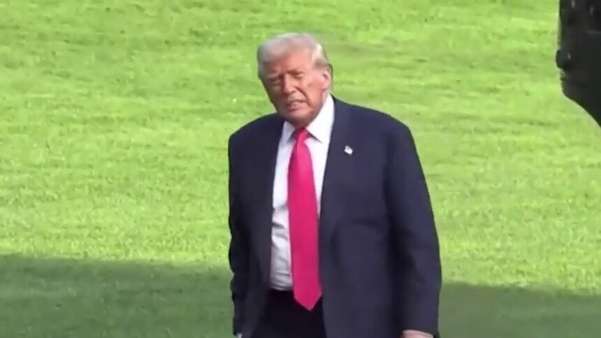 特朗普签署法案要求公开爱泼斯坦案文件