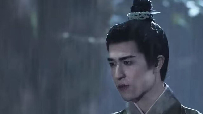 尹浩宇《明月录》雨中骑马路透 湿身驭马破碎感拉满