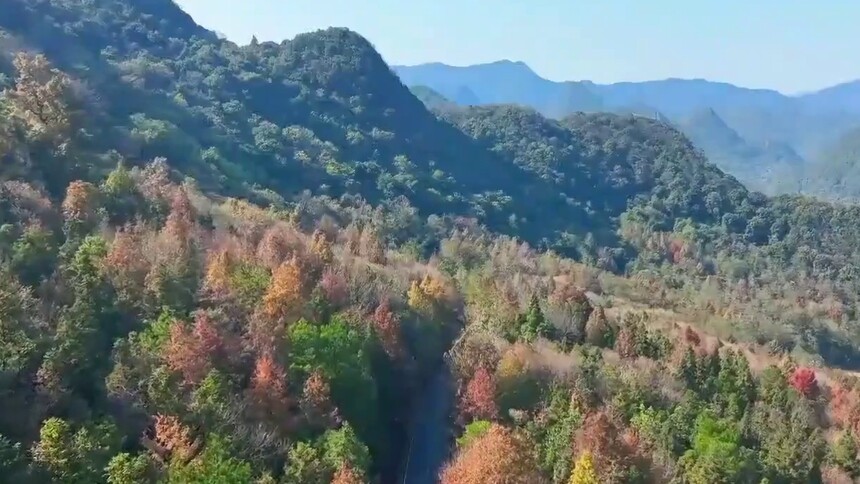 湖南宁远：舜源峰“枫”景如画