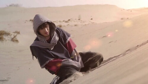 累到变形！石展承上演沙漠历险记