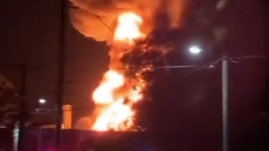 澳大利亚悉尼西部一工厂爆炸起火