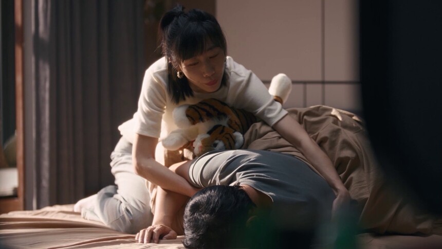 张冉用音响叫付玉东起床