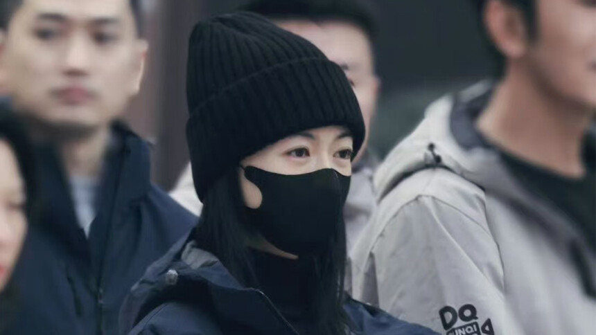 吴谨言肖顺尧《重生之门源起》开机路透 工装穿搭默契拉满