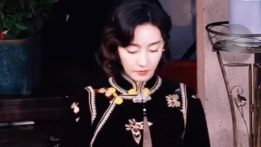 王丽坤《玉簟秋》片场路透 旗袍造型温婉典雅