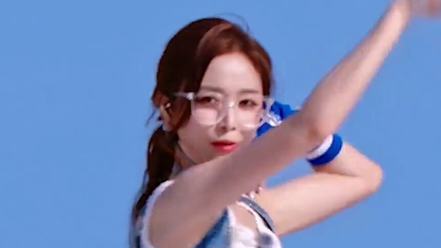 吴宣仪/卡琳娜/VaVa娃娃《逆光白》心动直拍