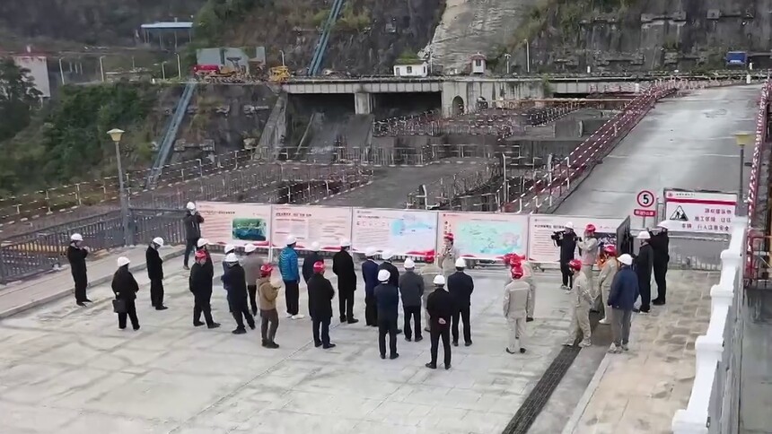 广西龙滩水电站1000吨级通航建筑物工程开工