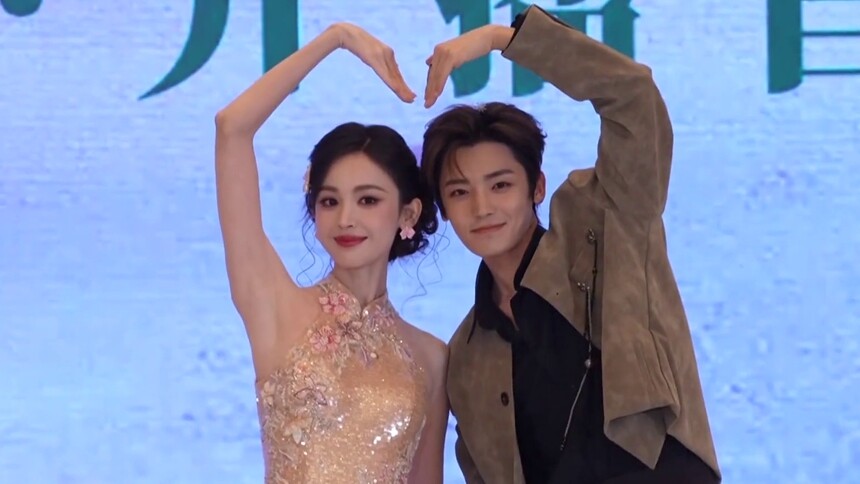 侯明昊娜扎现场跳《for ya》默契比心