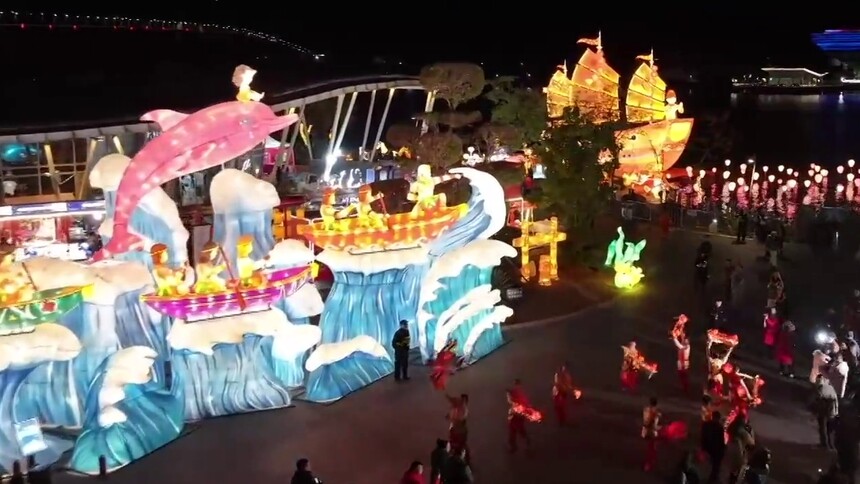 新华视点｜花灯映月 元宵节的浪漫与团圆