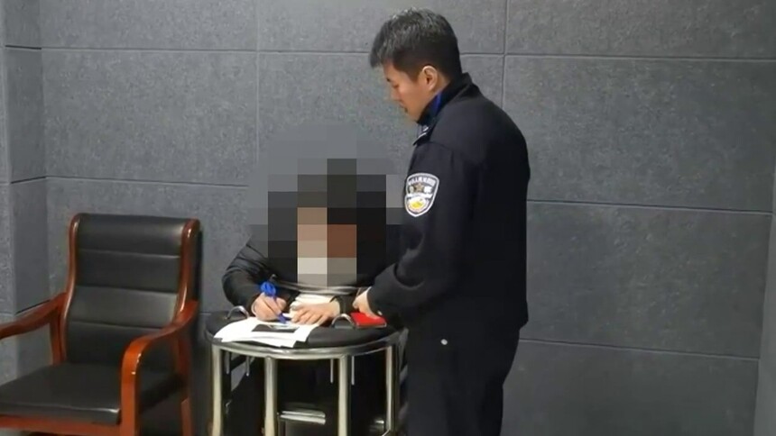 四川自贡：男子高铁旁放飞无人机 坠落轨道被处罚