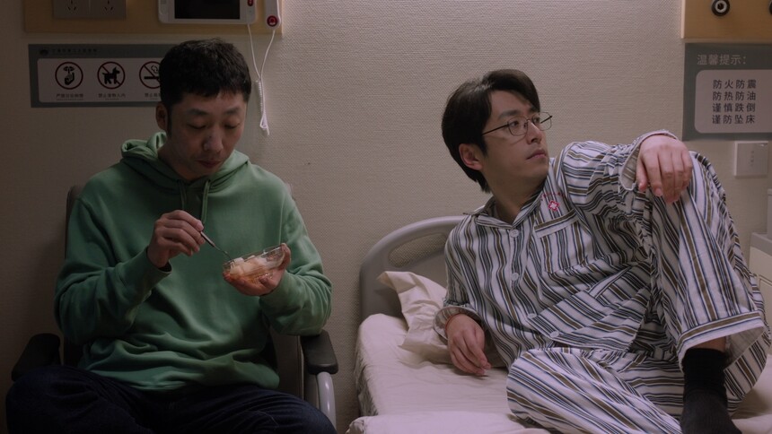 《仁心俱乐部》第30集看点：做痔疮手术被看望！秦文彬好尴尬
