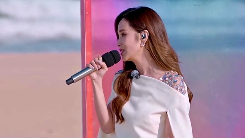 初舞台直拍：侯佩岑《我们》