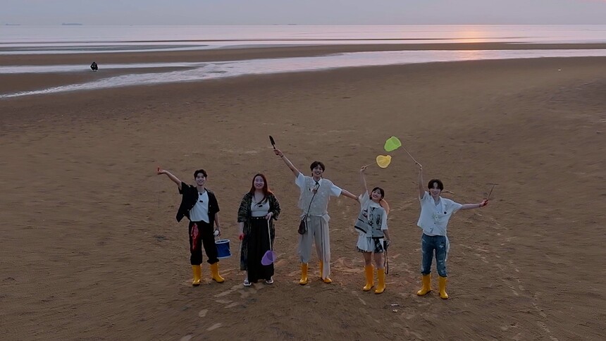 《快乐的大人2》主题曲《出来玩吧》MV：沈月王敬轩吴宇恒合体记录快乐