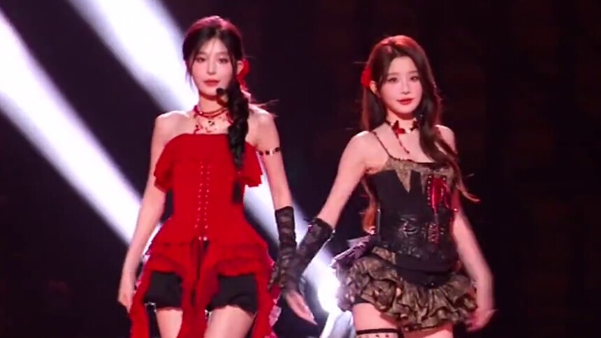 SNH-48王奕 SNH-48周诗雨《Poison Kandy（魅）》竖屏舞台直拍