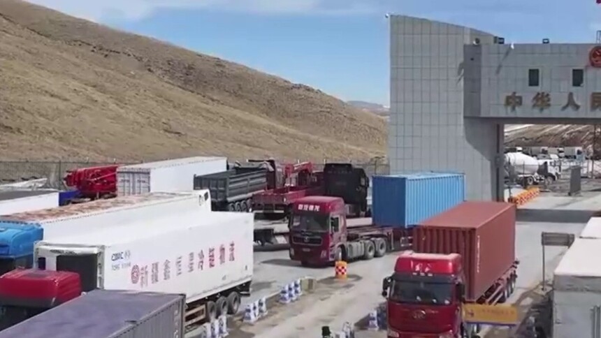 中吉吐尔尕特口岸单日验放量首次“双破千” 创历史新高