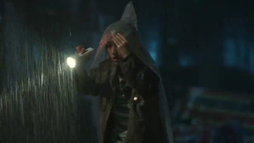 赵小满冒雨找狗狗