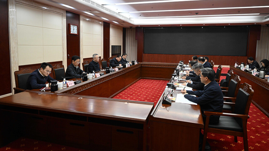 沈晓明参加指导省人大常委会党组民主生活会