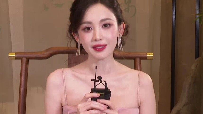 娜扎给《女神蒙上眼》打call啦！古今女性一样飒！