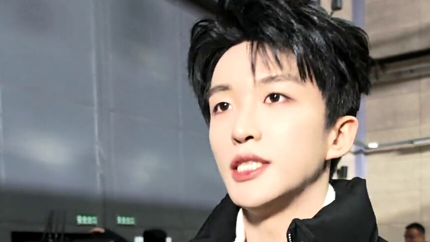 黄子弘凡网络视听盛典路透 这个新年祝福也太满啦