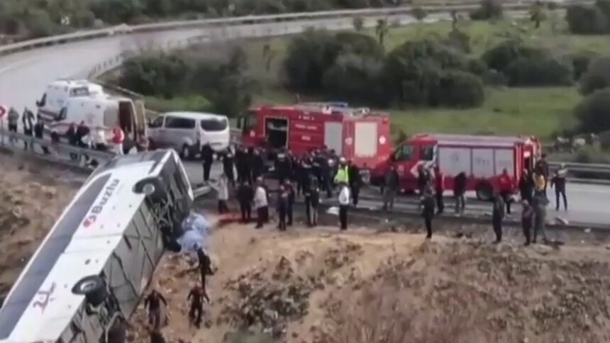 土耳其安塔利亚省发生交通事故致8人死亡