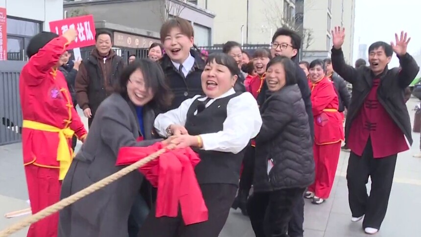 长沙金星北路社区：踢毽子、拔河、滚铁环 社区带你“梦回儿时年”