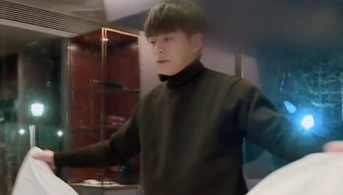 王鹤棣突遇客栈停电危机？沈月武艺沉浸式干活