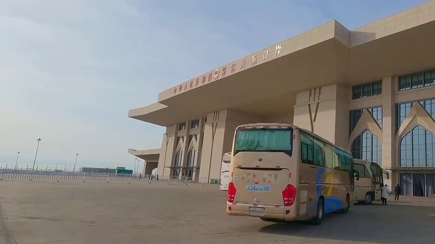 新年首月霍尔果斯口岸出入境人员同比增长34%