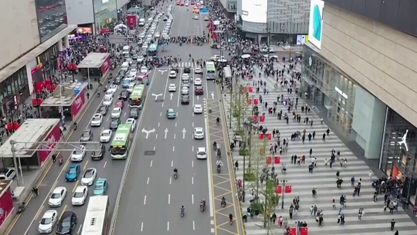 落实两会精神 书写实干答卷 服务消费提质 便民生活更舒心