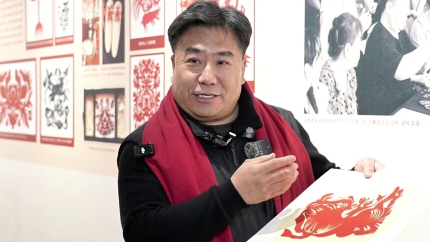 千城百县看中国·福马迎春｜内蒙古：剪纸送福喜迎马年