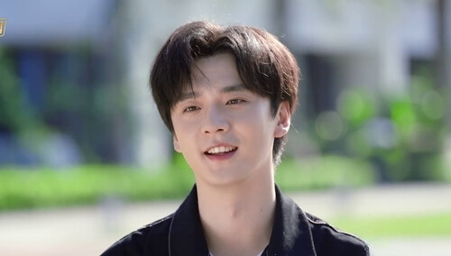 吴泽林张宸逍合作铺床效率翻倍