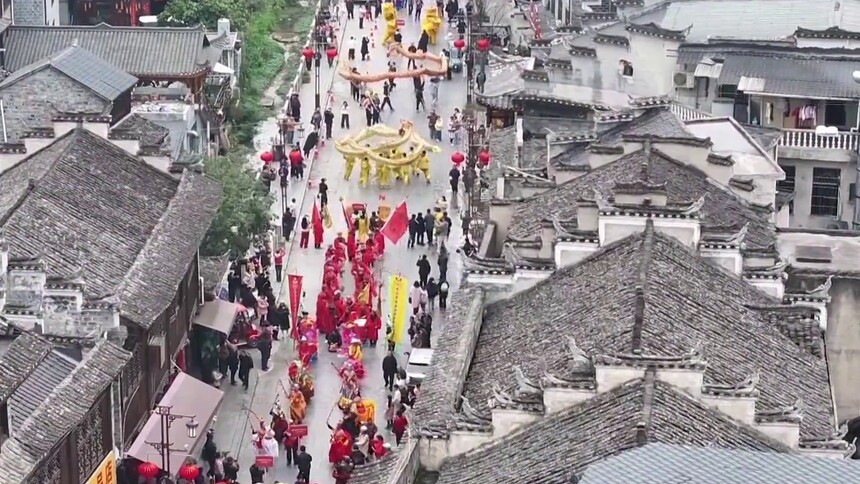 正月初四暖意浓 民俗闹春添喜庆