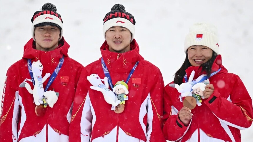 健儿家乡·冰雪正燃丨徐梦桃父母见证冬奥拼搏：季军也不易