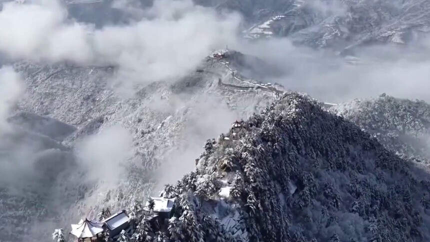 山西吕梁：初春雪霁北武当 云海翻腾似仙境
