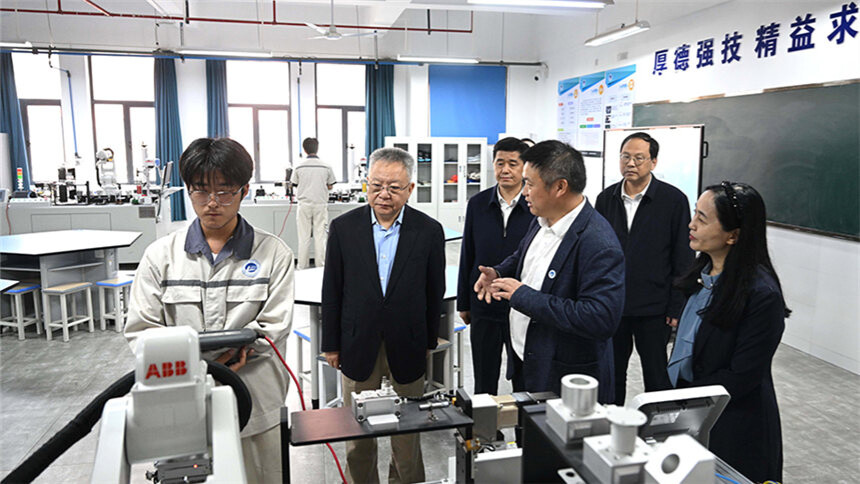 沈晓明调研全省高等院校“两优”改革工作并主持召开座谈会